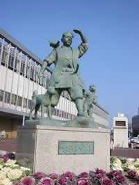 桃太郎像